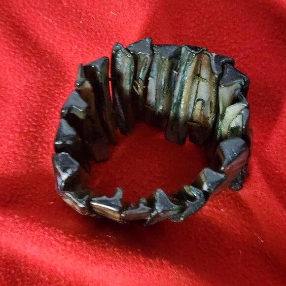 Vintage 1970s Hippie Boho 6" Genuine Mother of Pearl on Elastic Stretch Bracelet - Picture 5 of 16